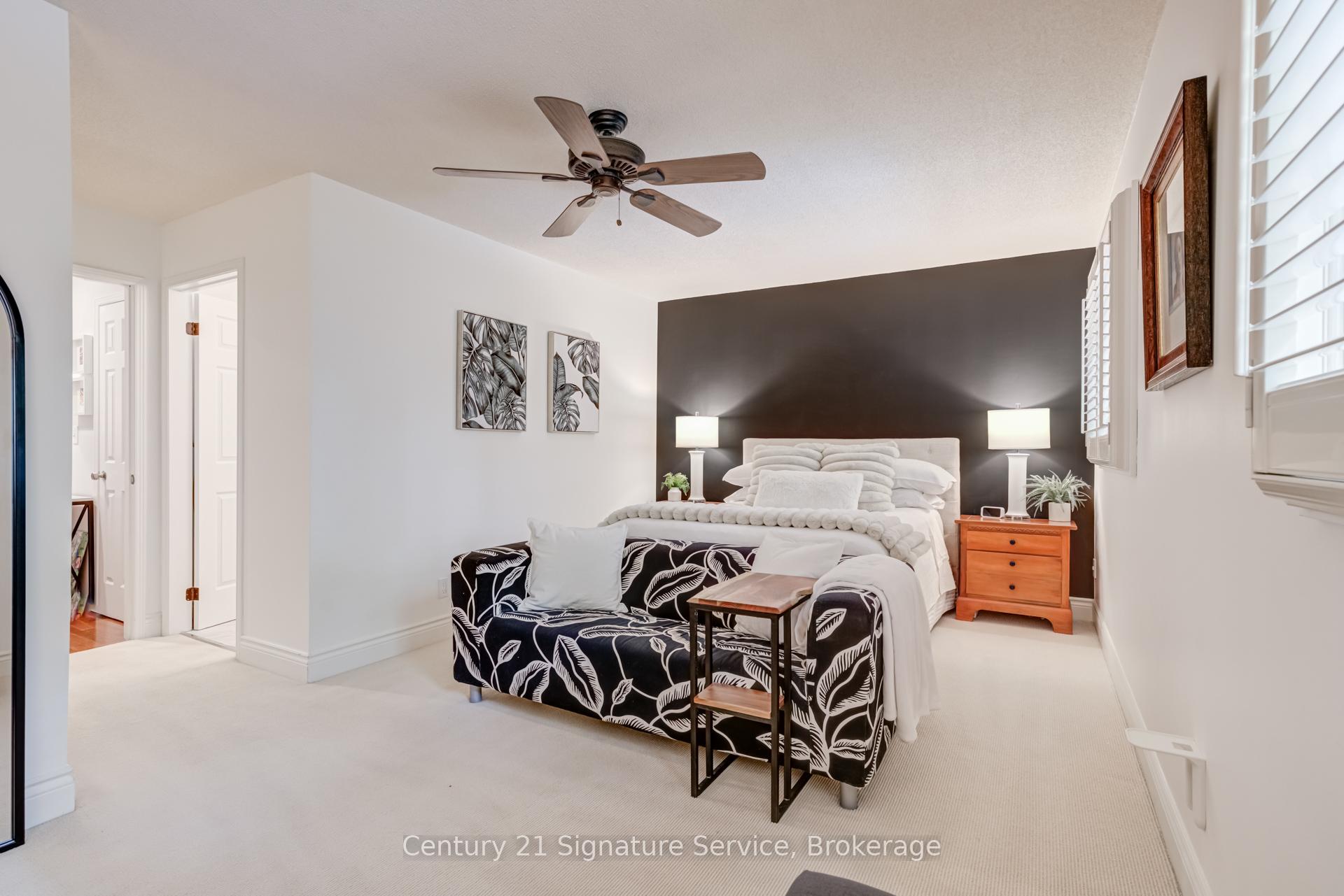 3 Bedrooms Condo at 2230 Walkers, Burlington For sale