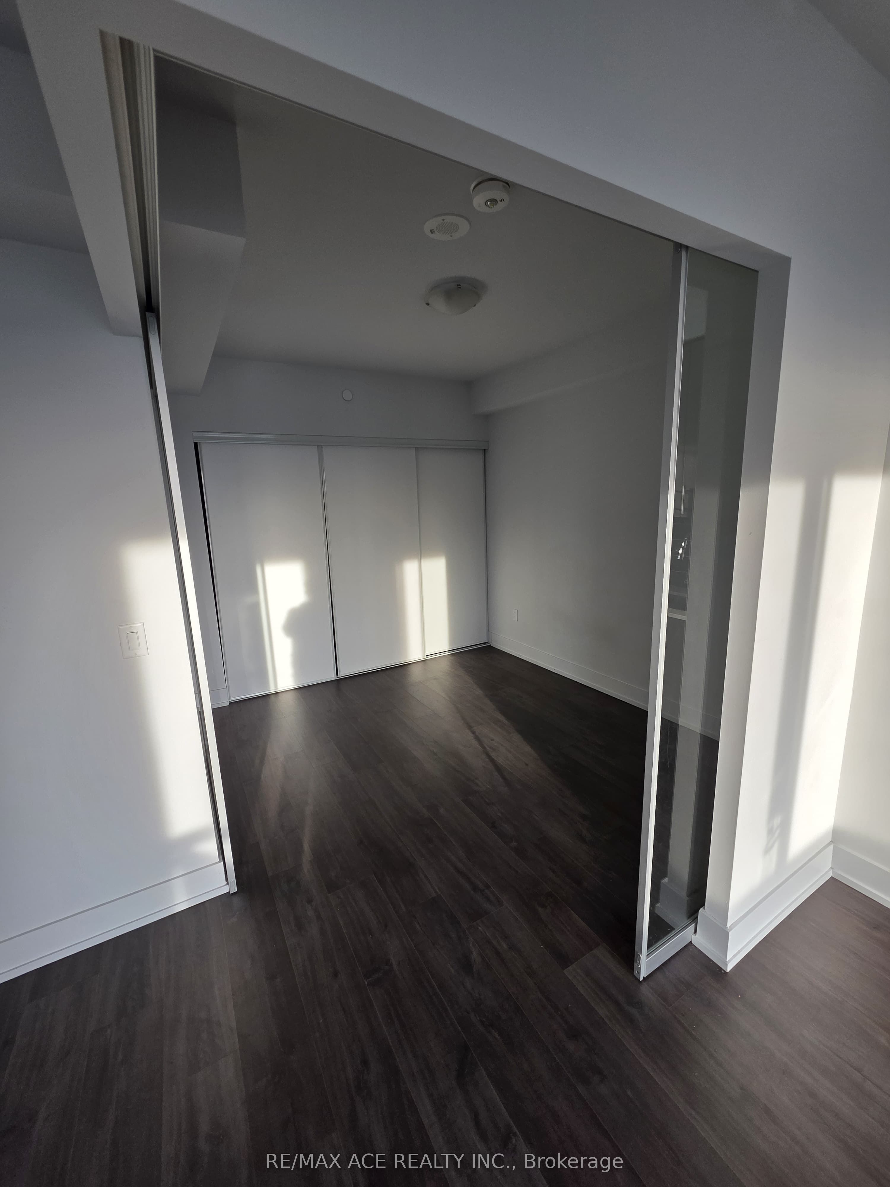 2550 Simcoe Street N, #1402