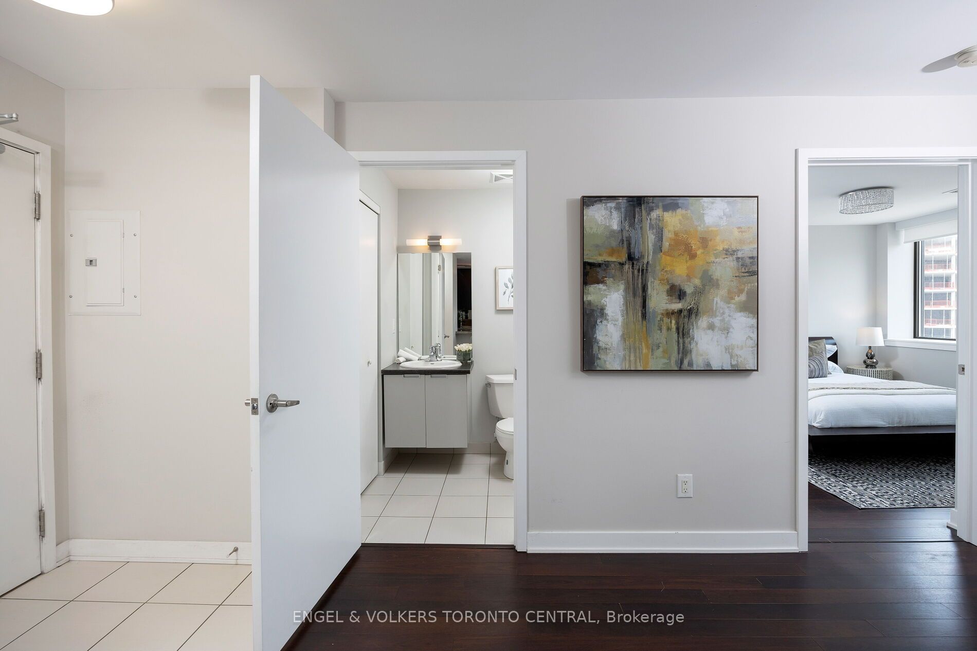 400 Wellington Street W, #1001