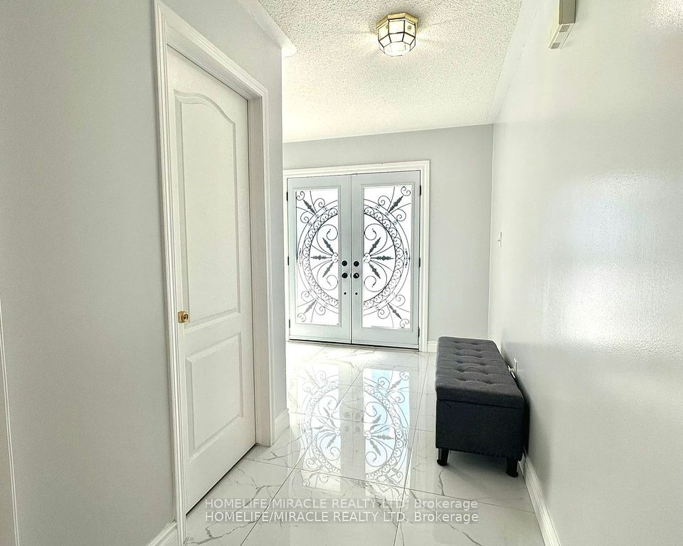 24 Zimmer Street, Brampton, ON L6S 6L3
