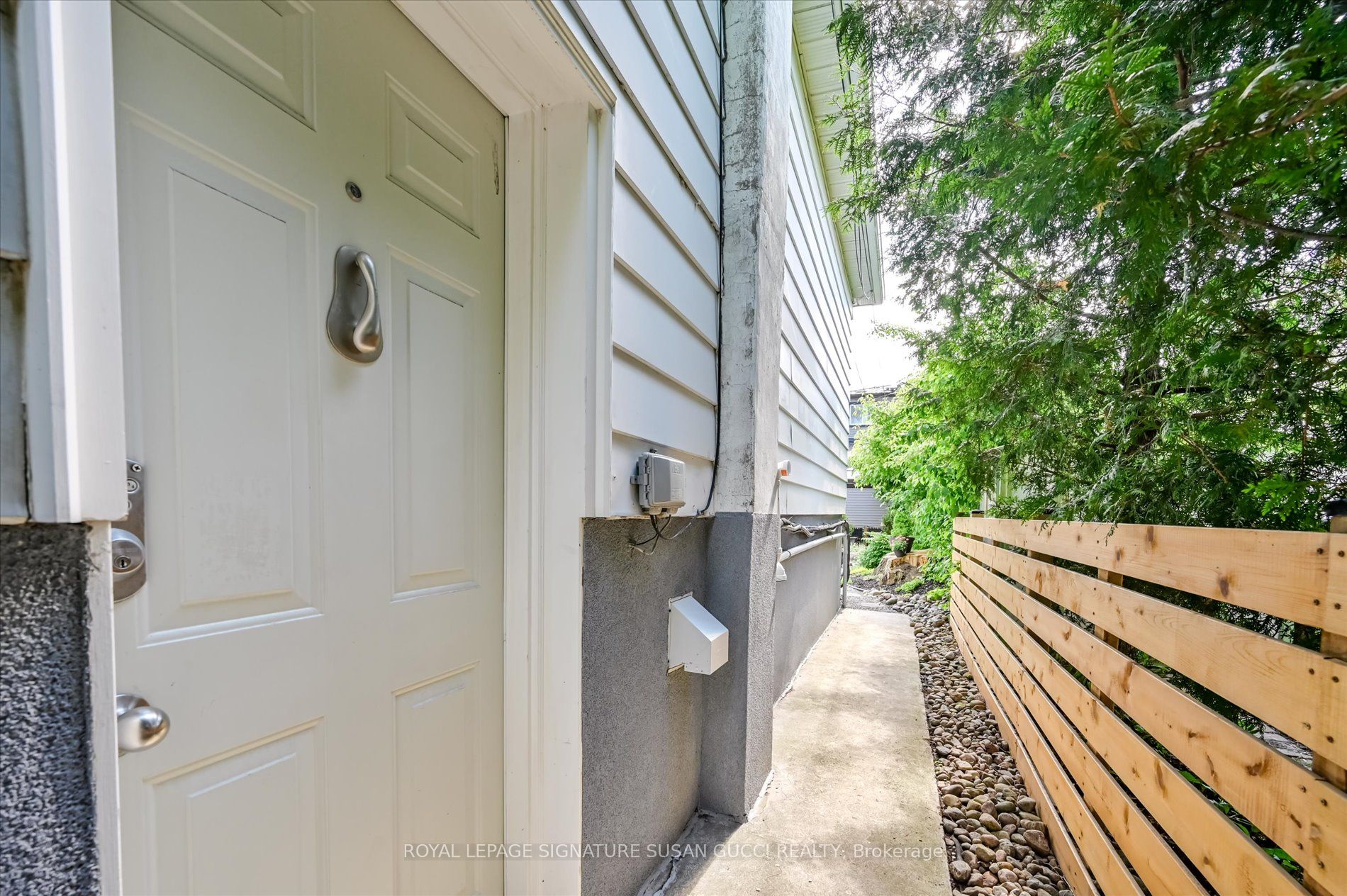 1006 Victoria Park Avenue