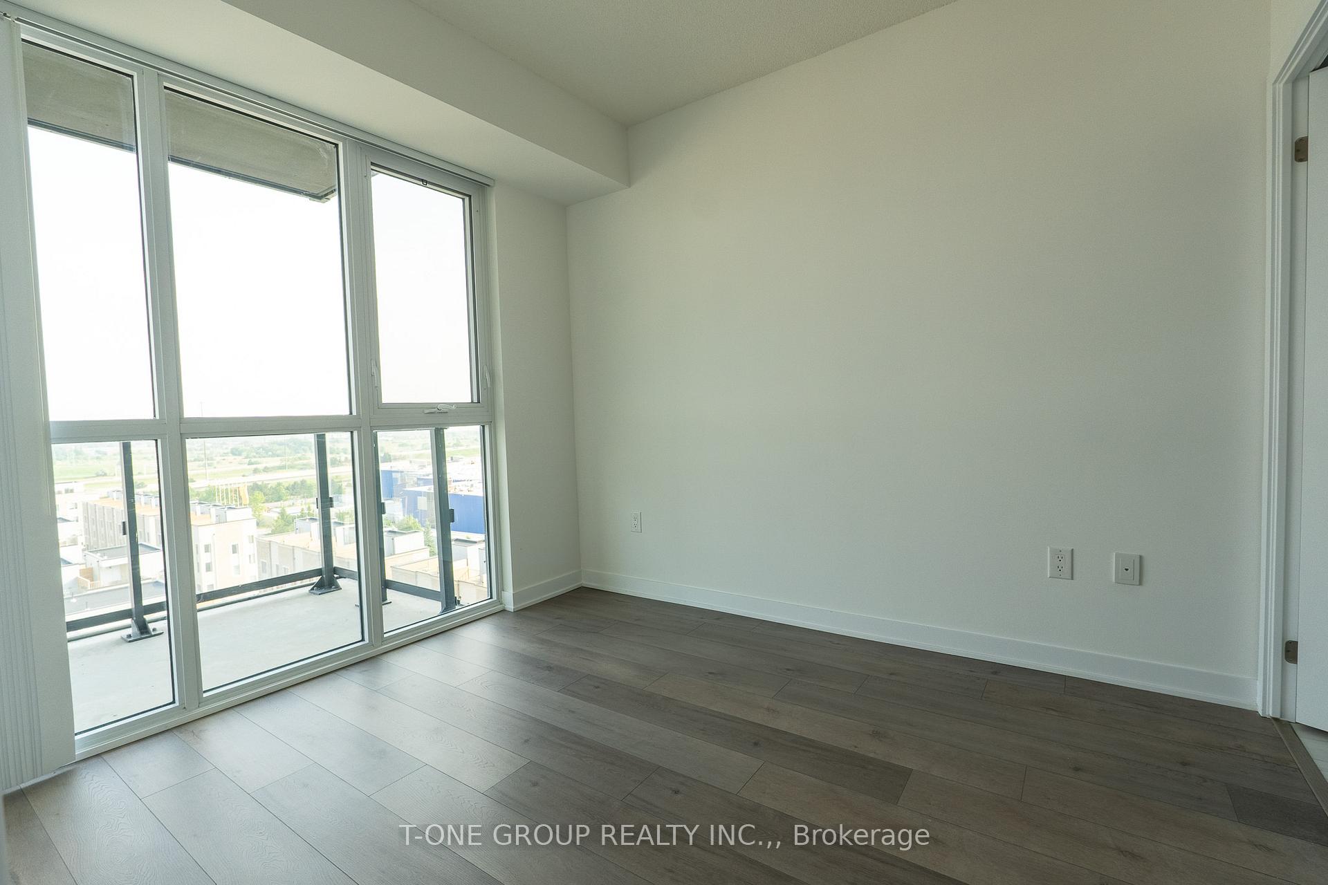 2 Bedrooms Condo at 10 Honeycrisp, Vaughan For sale