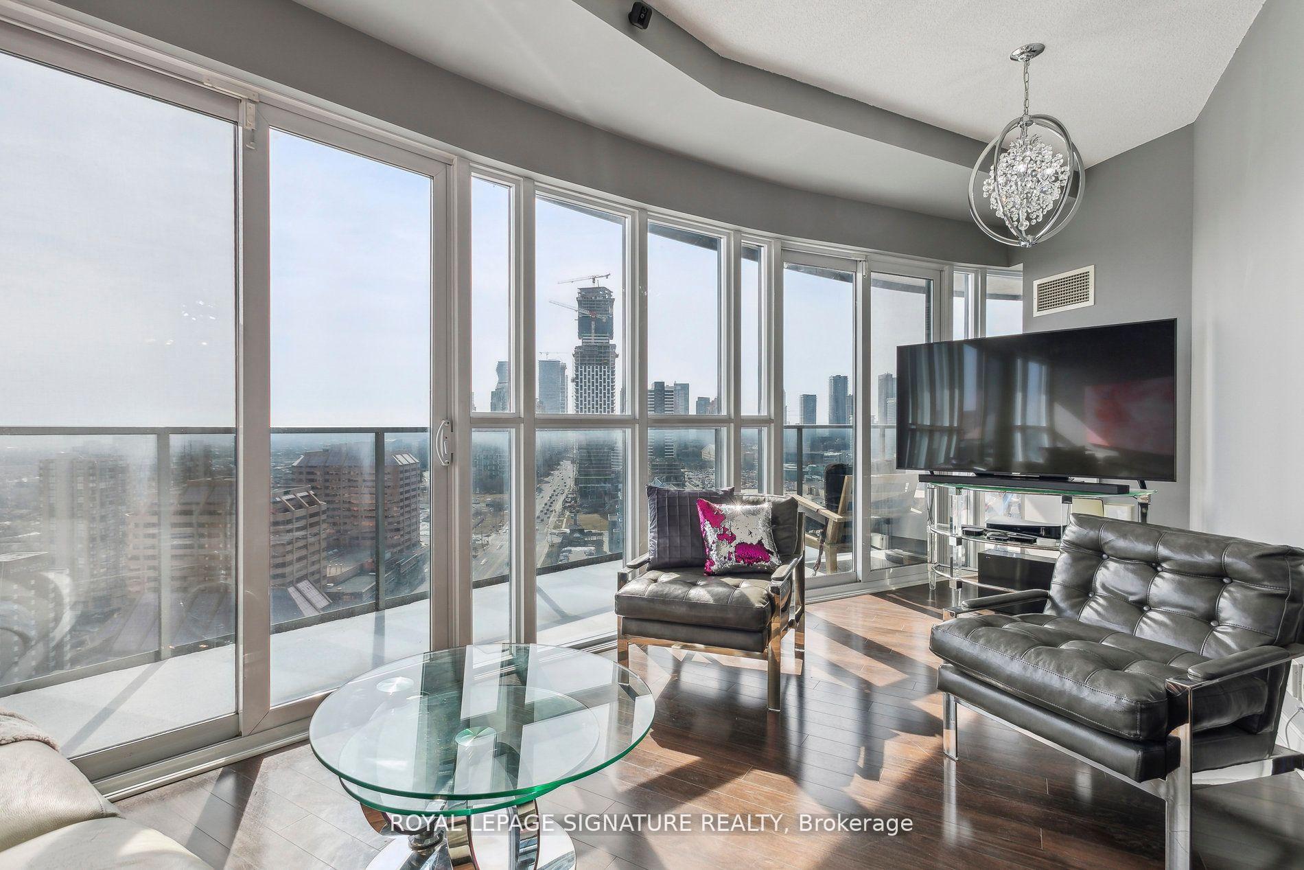 3 Bedrooms Condo at 60 Absolute, Mississauga For sale