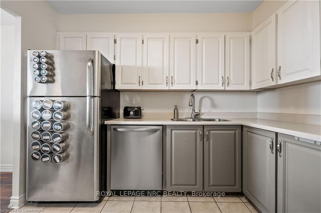 2 Bedrooms Condo at 500 GREEN,  Hamilton For sale