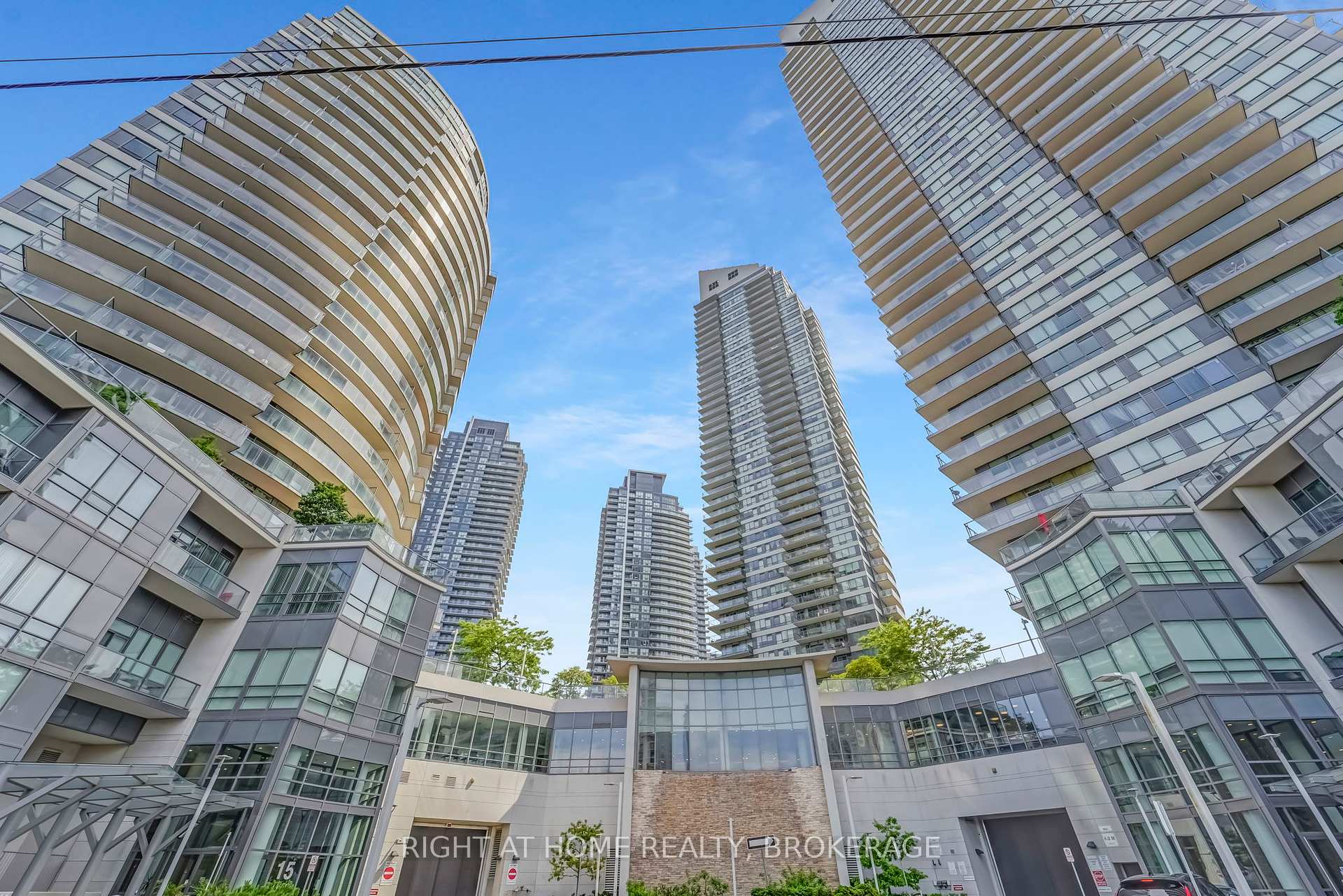 2 Bedrooms Condo at 15 Legion, Toronto For sale