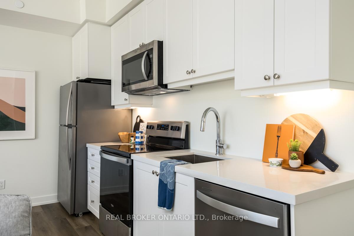 3 Bedrooms Condo at 10 Wilby, Toronto For sale