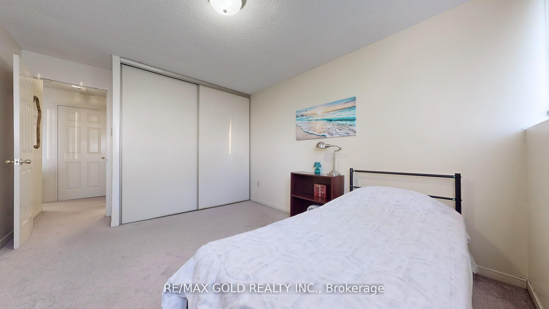 2 Bedrooms Condo at 99 Blackwell, Toronto For sale