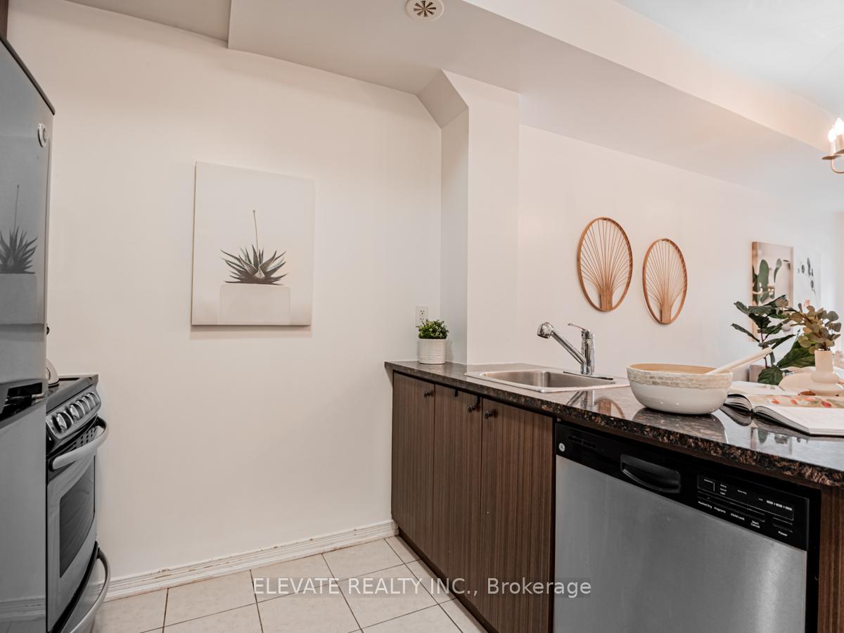 2 Bedrooms Condo at 15 Coneflower, Toronto For sale