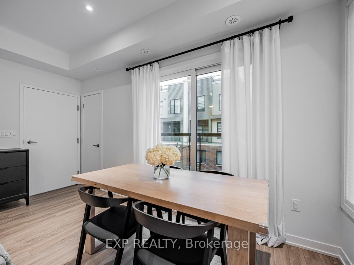 2 Bedrooms Condo at 3409 Ridgeway,  Mississauga For sale