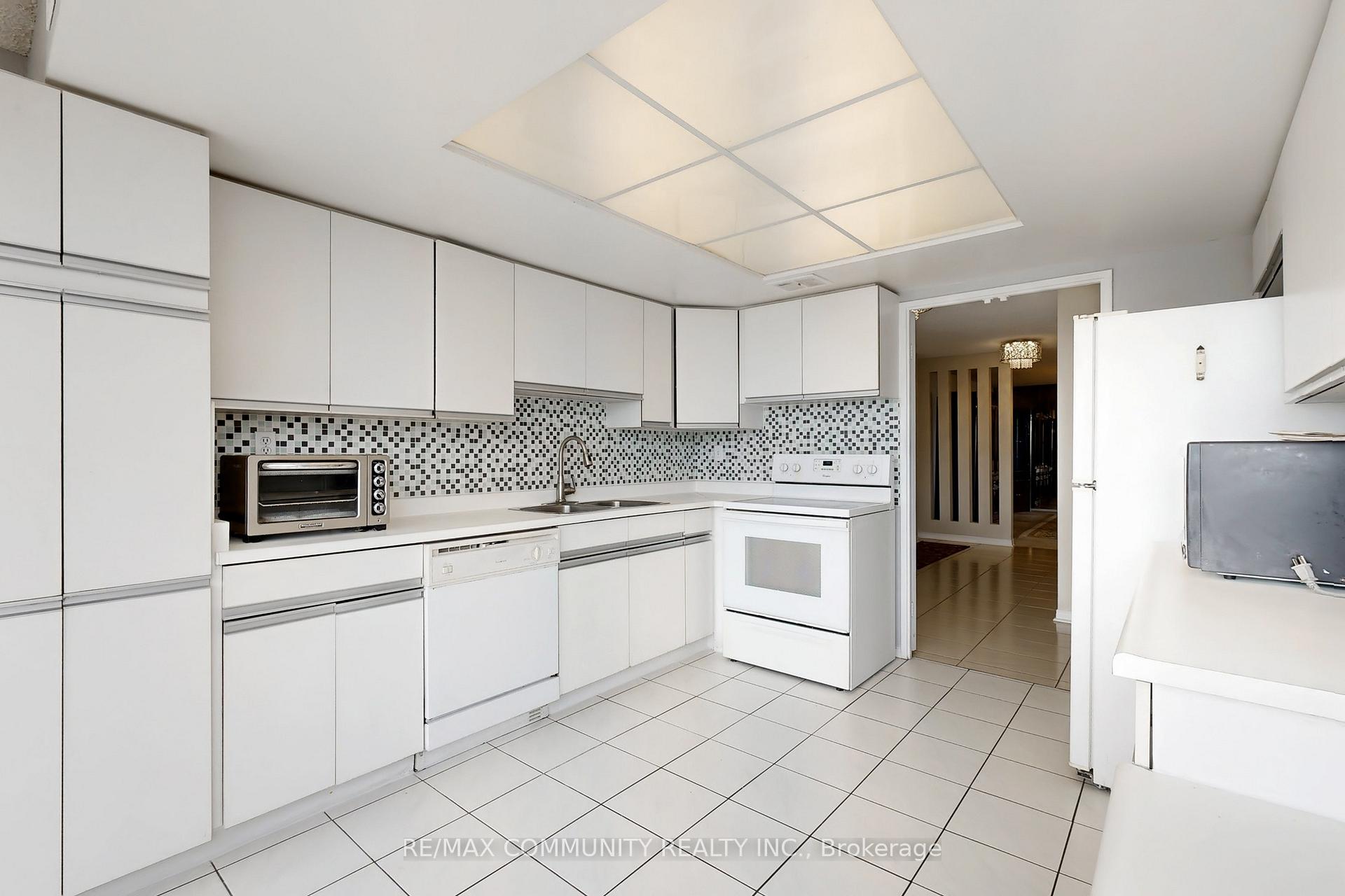 3 Bedrooms Condo at 2330 Bridletowne, Toronto For sale