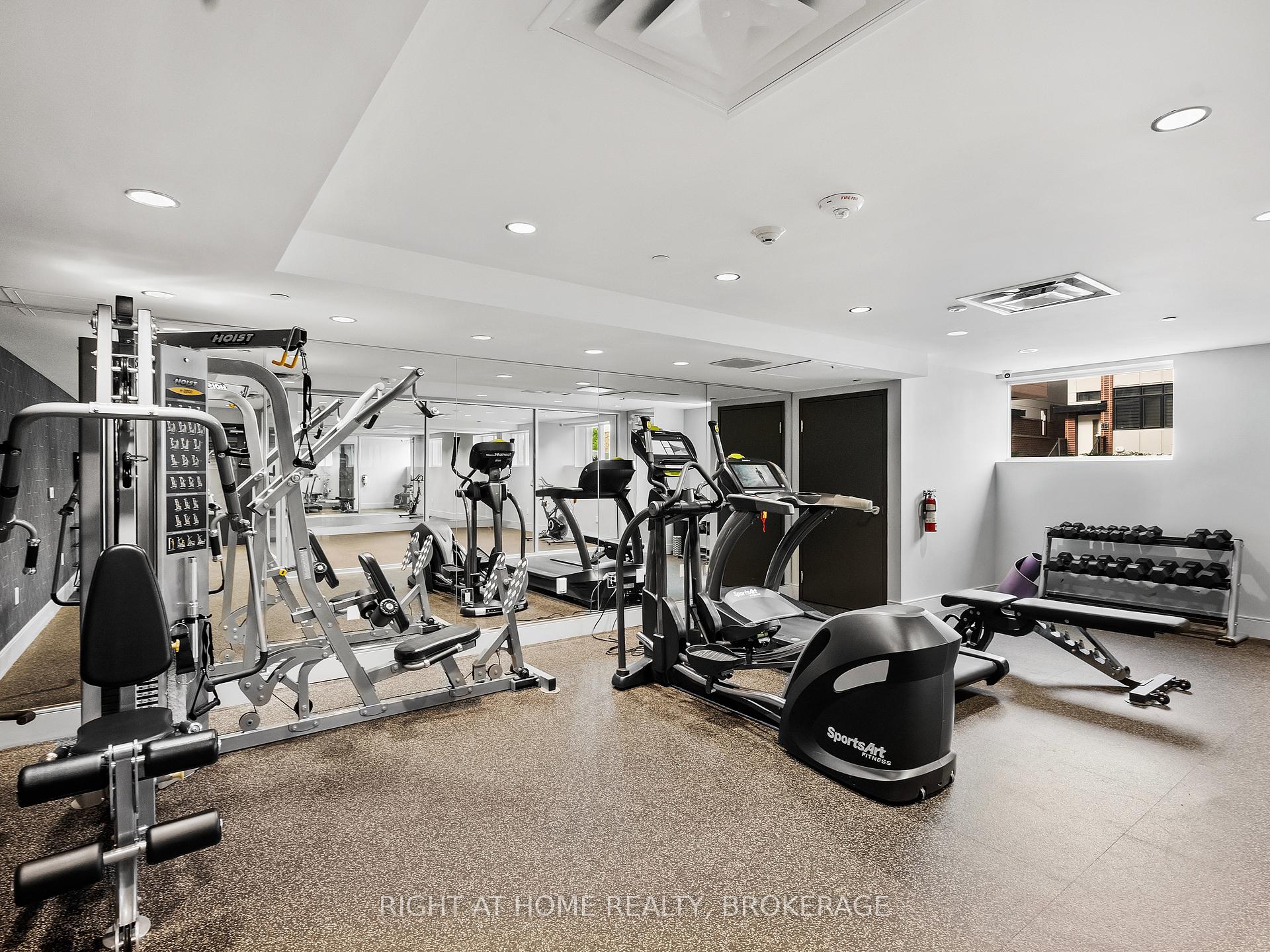 2 Bedrooms Condo at 16 Markle, Hamilton For sale