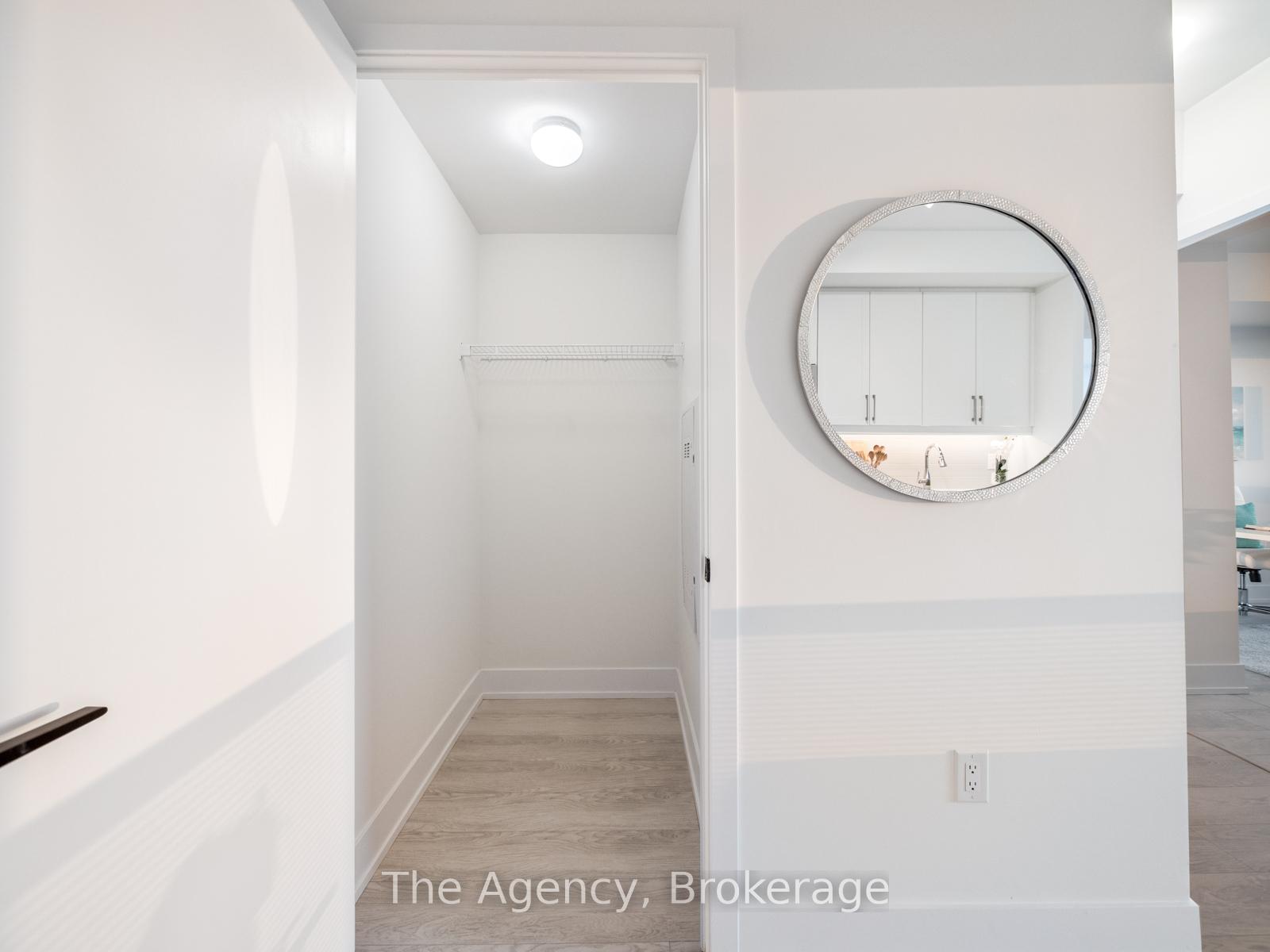 2 Bedrooms Condo at 2450 Old Bronte, Oakville For sale
