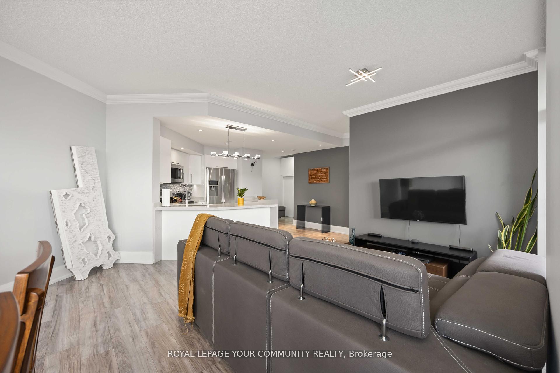 2 Bedrooms Condo at 5 Northtown, Toronto For sale