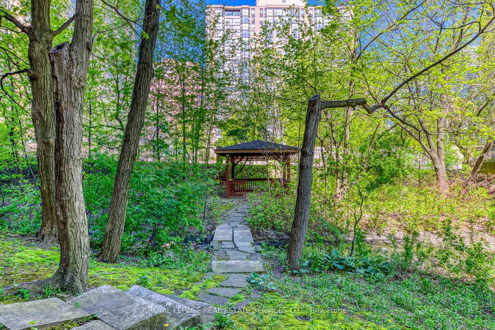 2 Bedrooms Condo at 3605 Kariya, Mississauga For sale