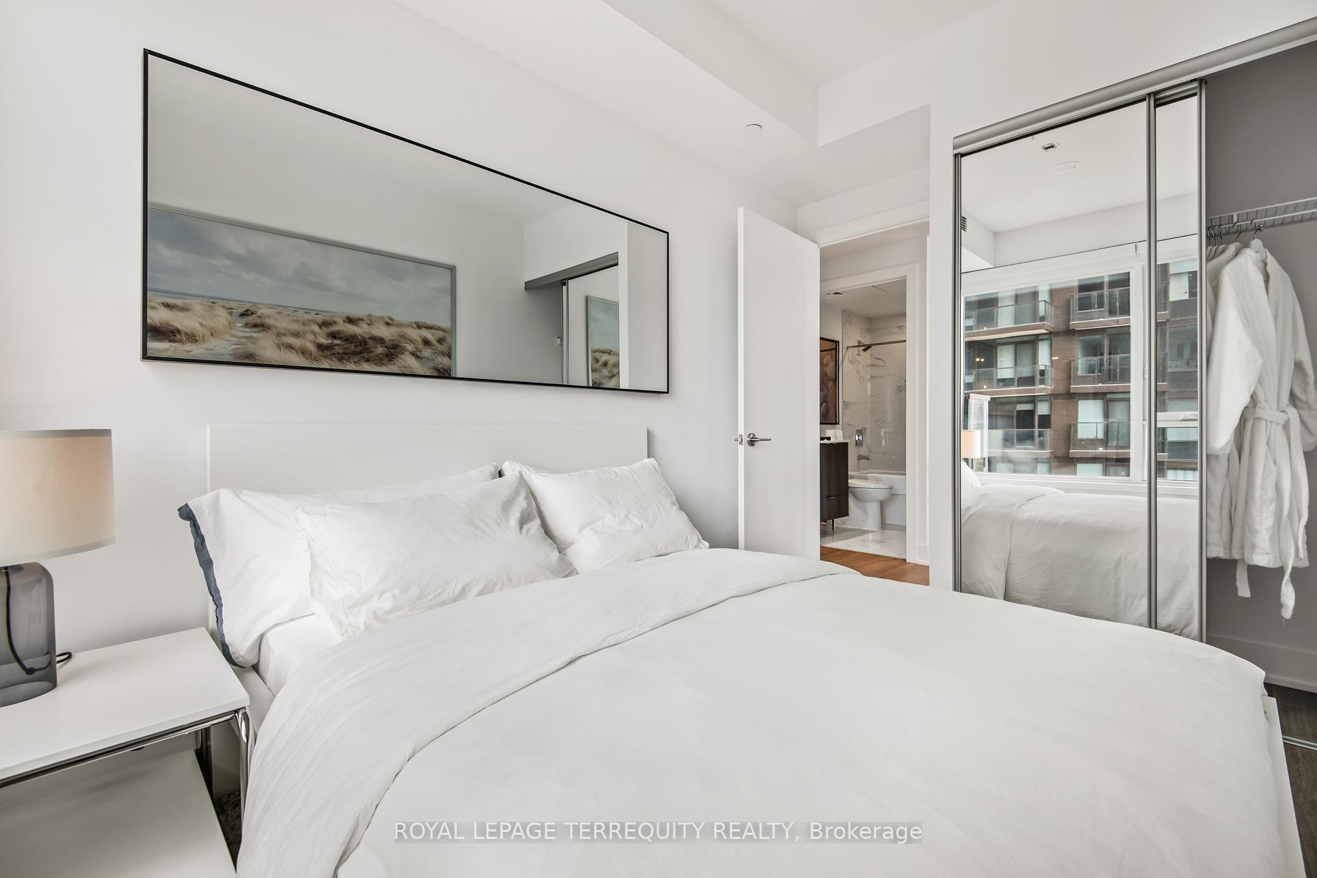 3 Bedrooms Condo at 1926 Lake Shore, Toronto For sale