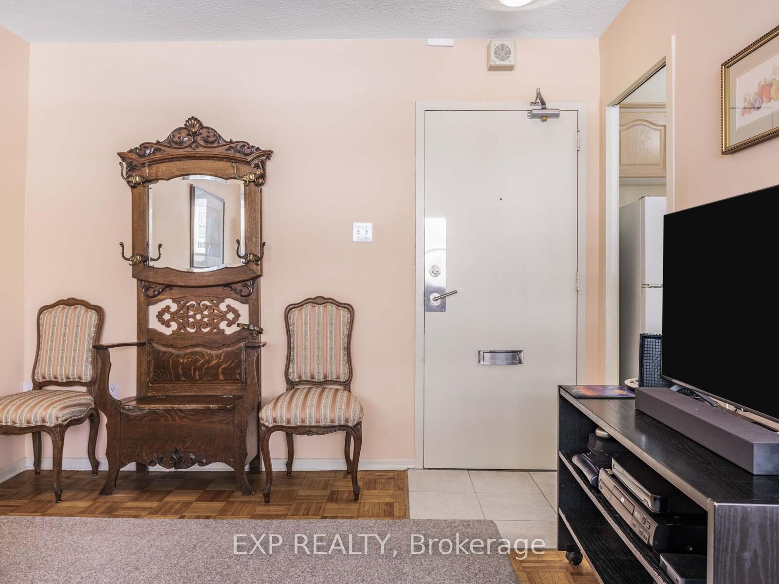 2 Bedrooms Co-op at 30 Gloucester, Toronto For sale