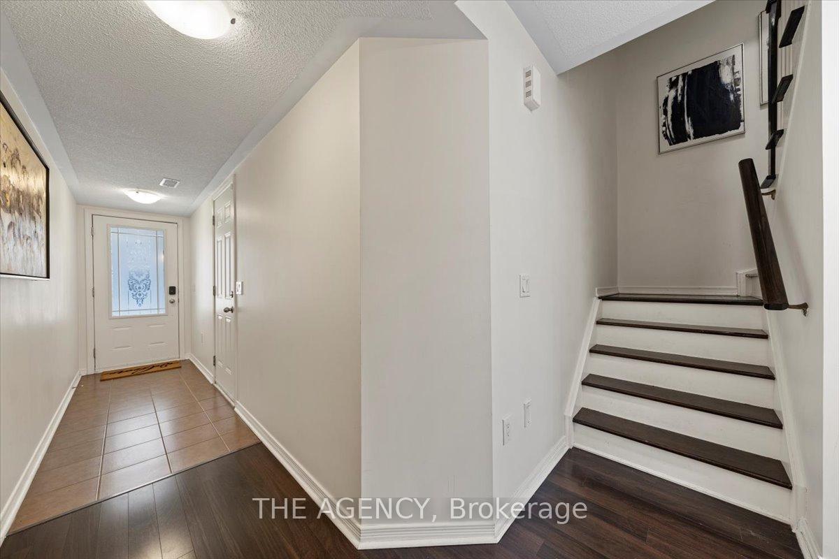 3 Bedrooms Condo at 6625 Falconer, Mississauga For sale