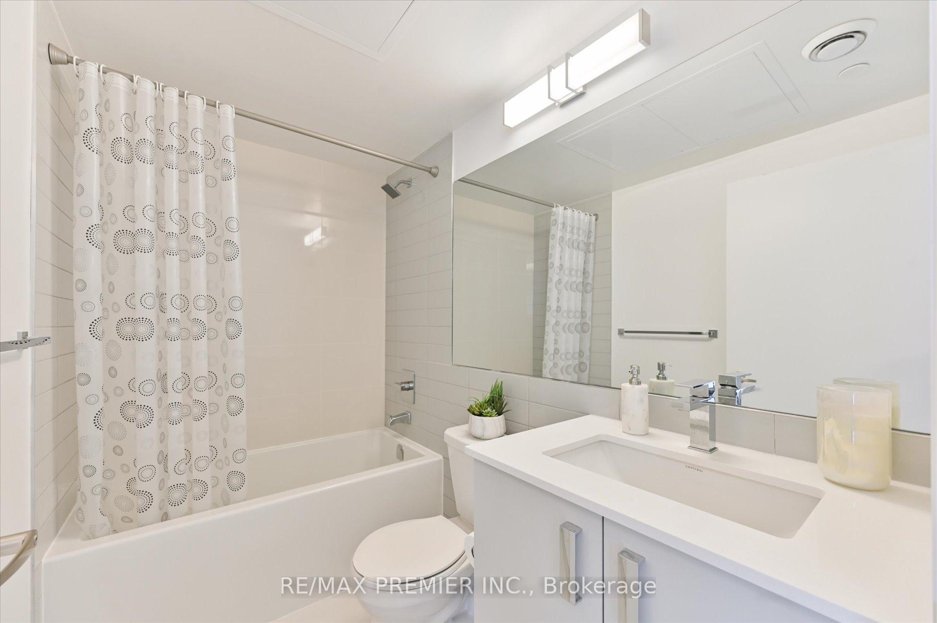 2 Bedrooms Condo at 30 Gibbs,  Toronto For sale