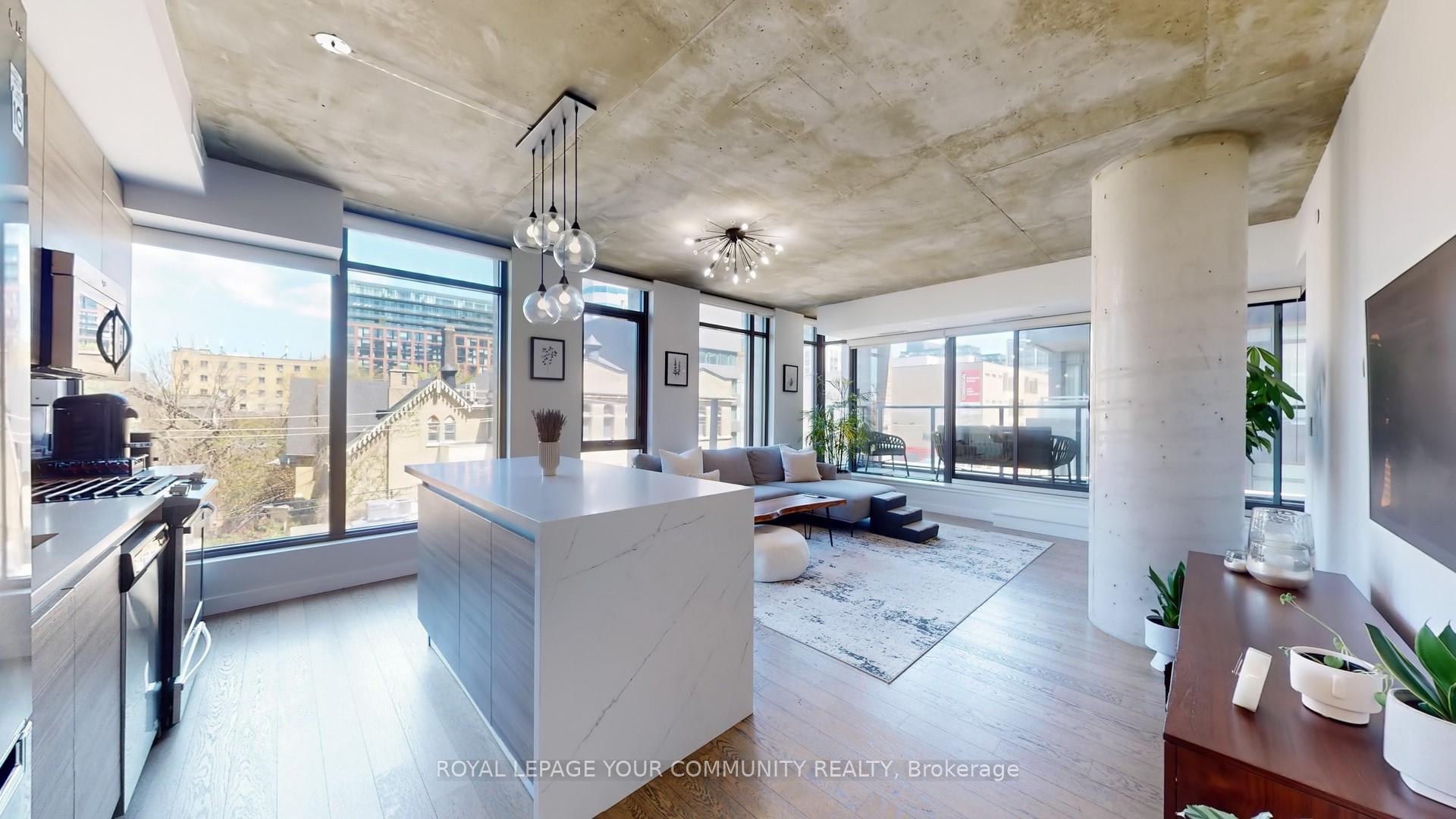 2 Bedrooms Condo at 111 Bathurst, Toronto For sale
