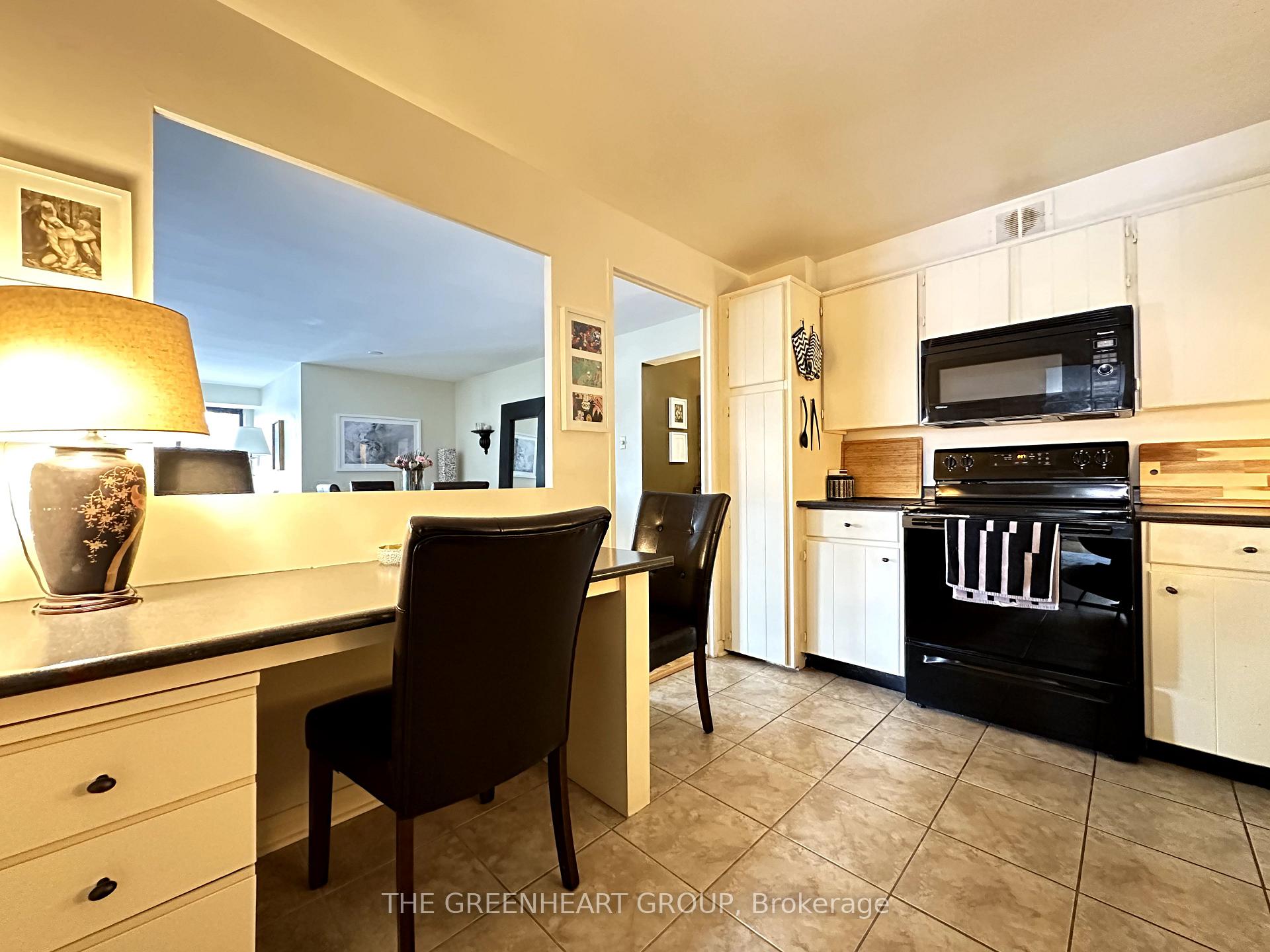 3 Bedrooms Condo at 1400 Dixie,  Mississauga For sale