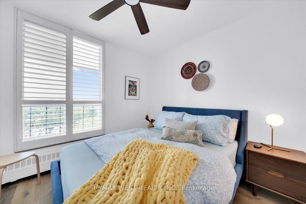 3 Bedrooms Condo at 35 Ormskirk, Toronto For sale