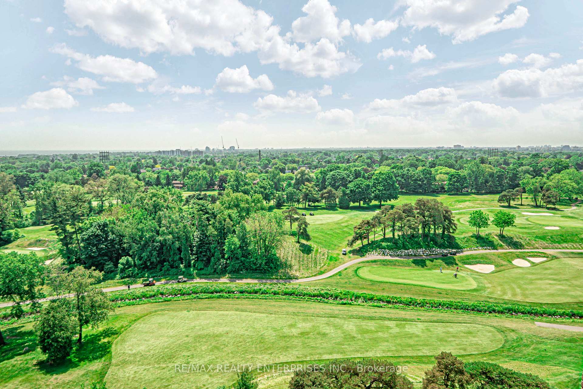 3 Bedrooms Condo at 1400 Dixie, Mississauga For sale