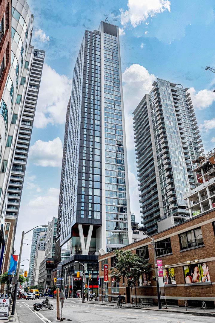 3 Bedrooms Condo at 357 King,  Toronto For sale