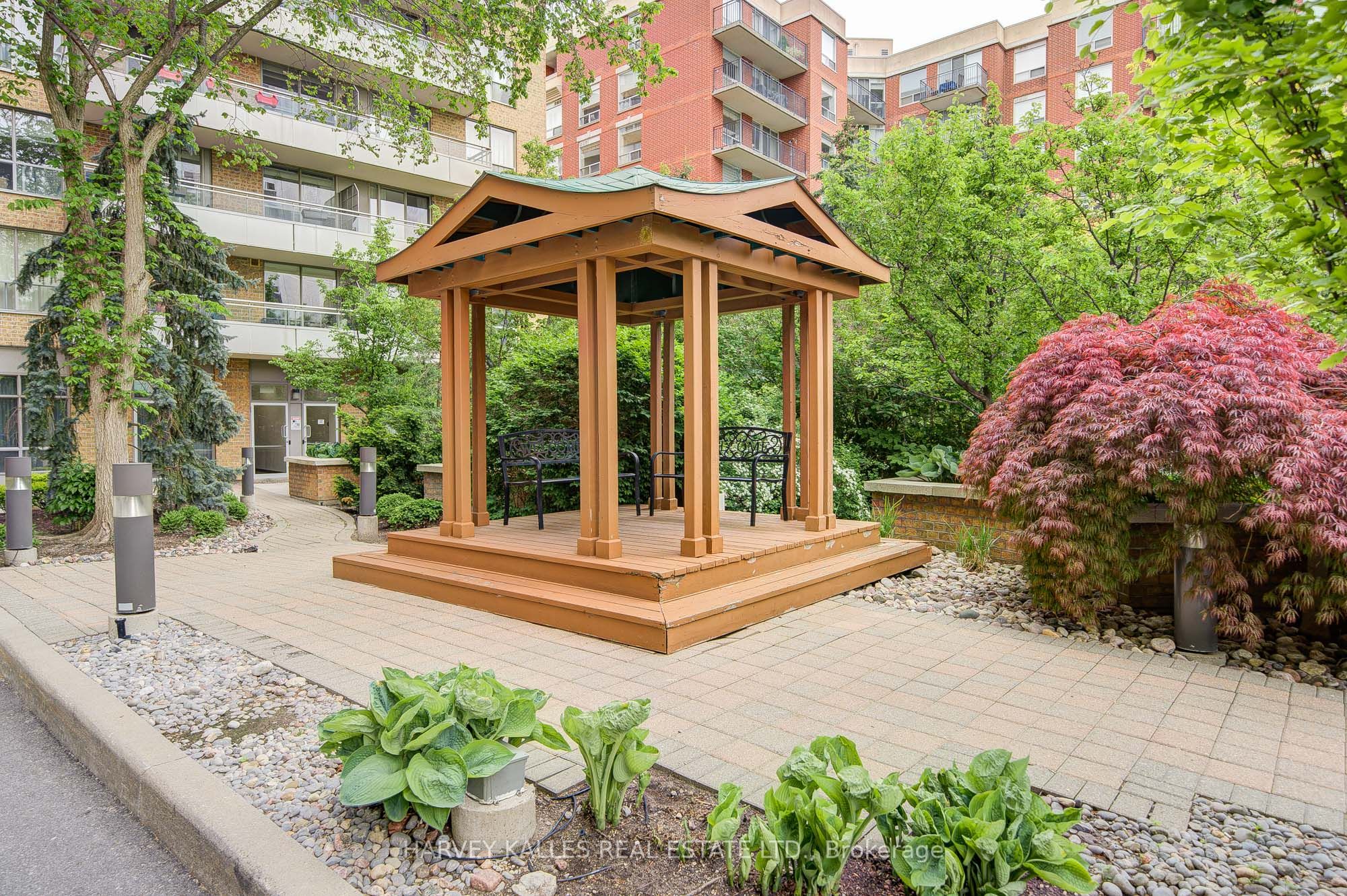 245 Davisville Avenue, #LPH01