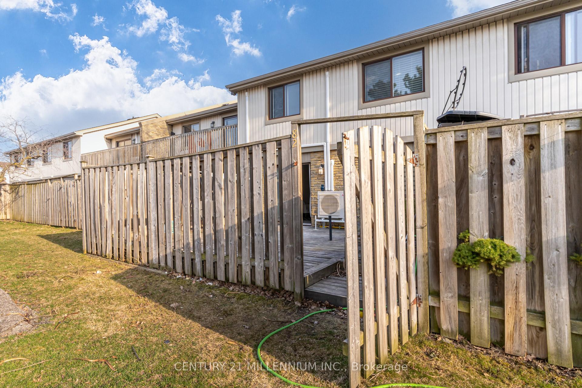 3 Bedrooms Condo at 6797 Formentera, Mississauga For sale