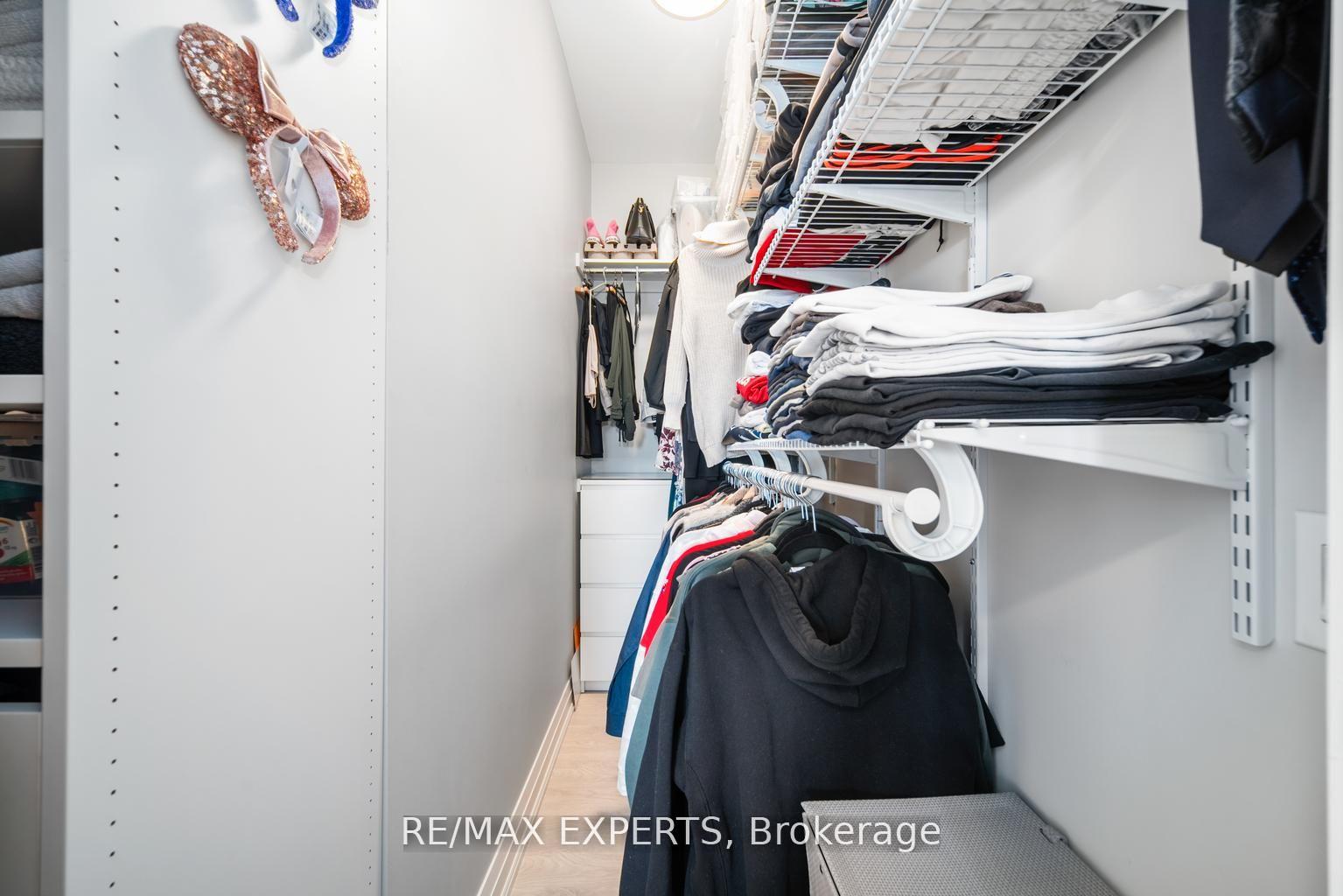 2 Bedrooms Condo at 8167 Kipling, Vaughan For sale