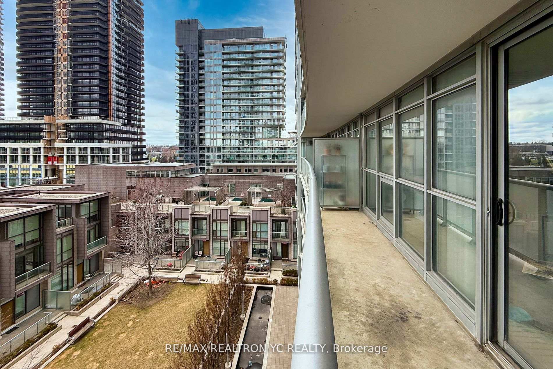 2 Bedrooms Condo at 121 Mcmahon, Toronto For sale