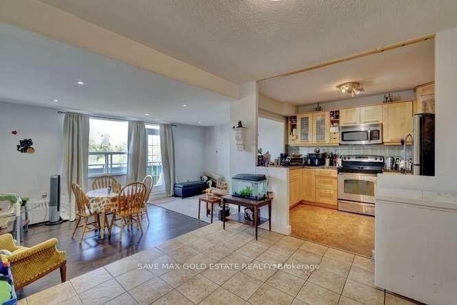 3 Bedrooms Condo at 49 Queen, Mississauga For sale