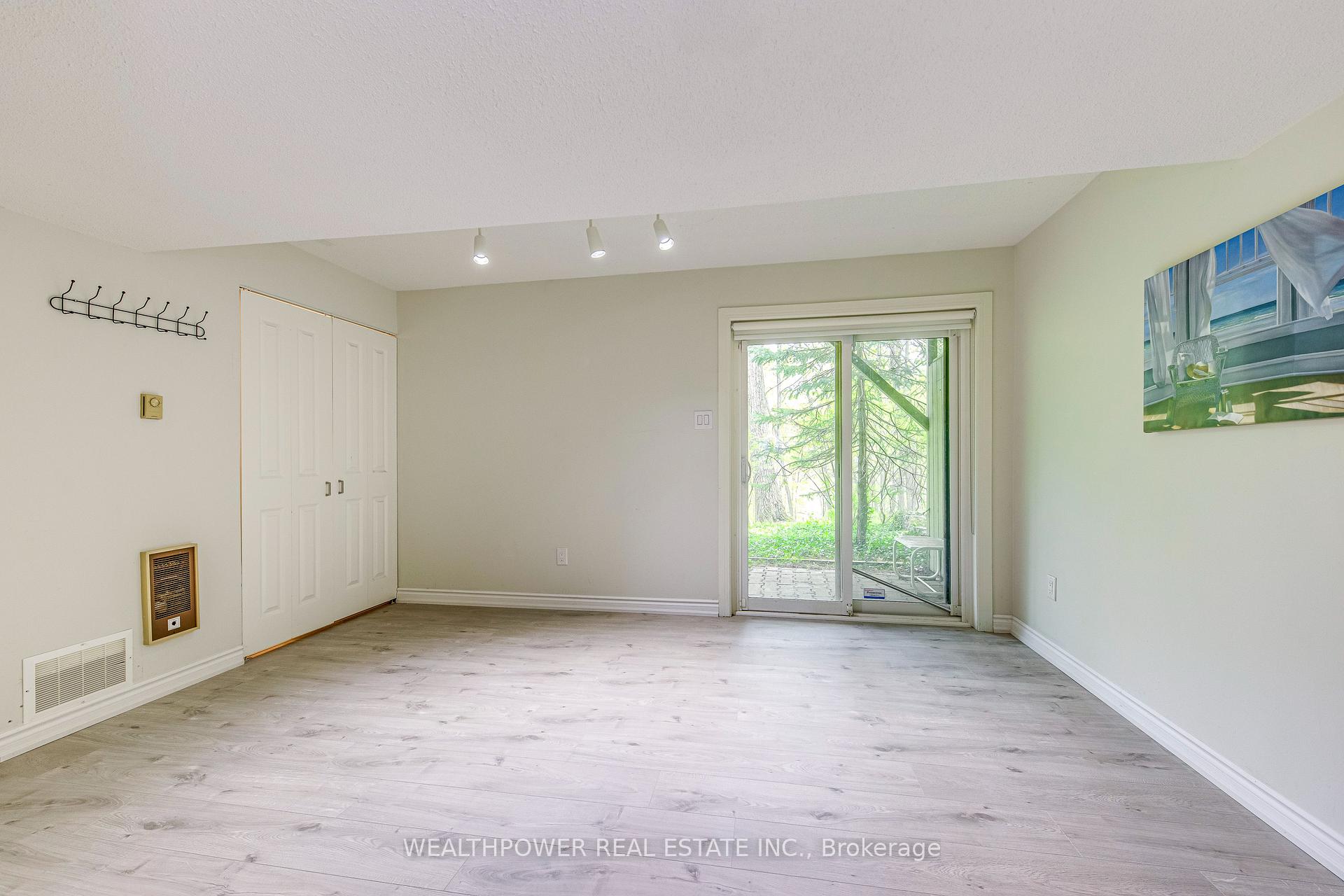 3 Bedrooms Condo at 1250 Marlborough, Oakville For sale