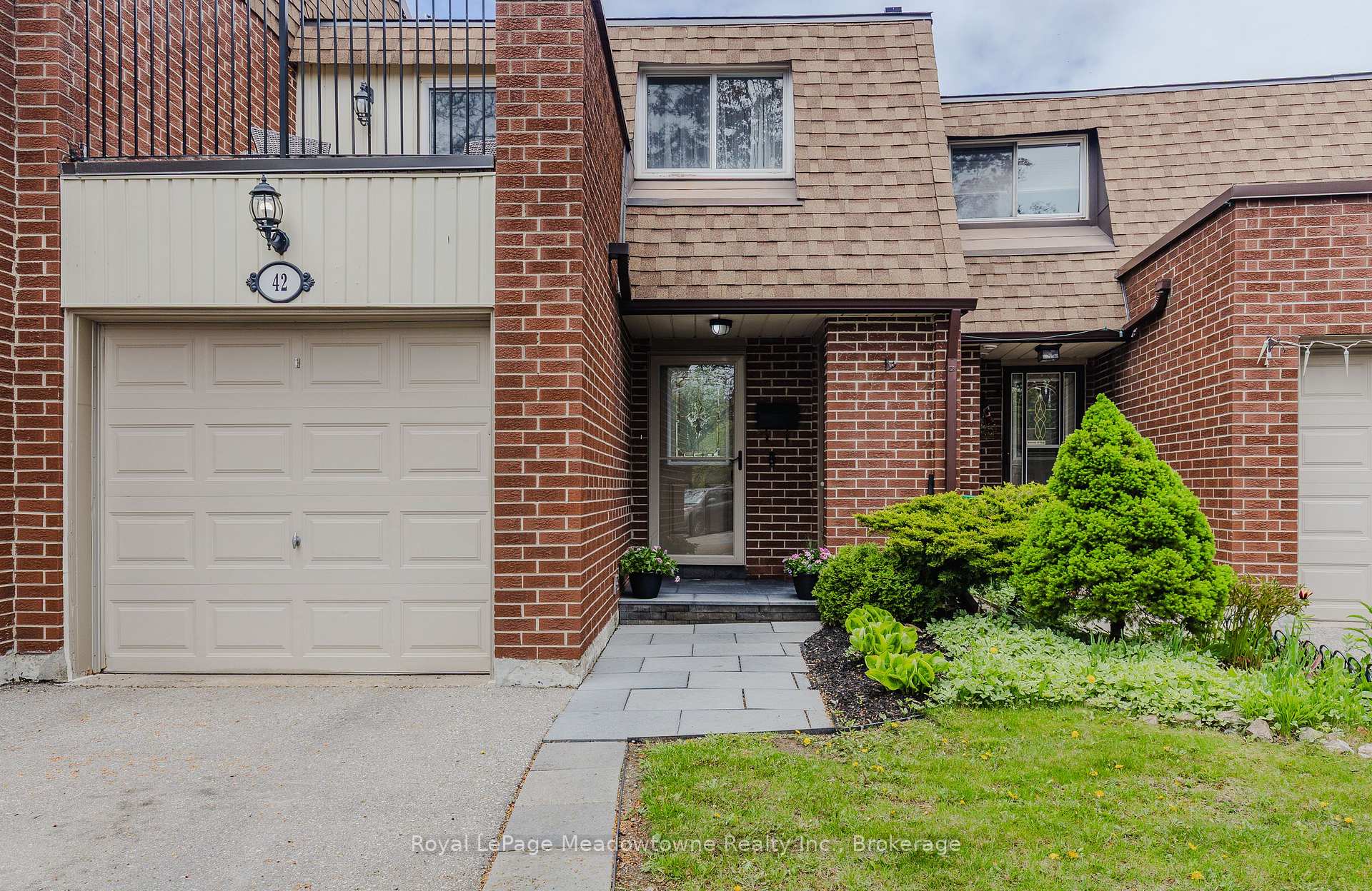 3 Bedrooms Condo at 6240 Montevideo, Mississauga For sale