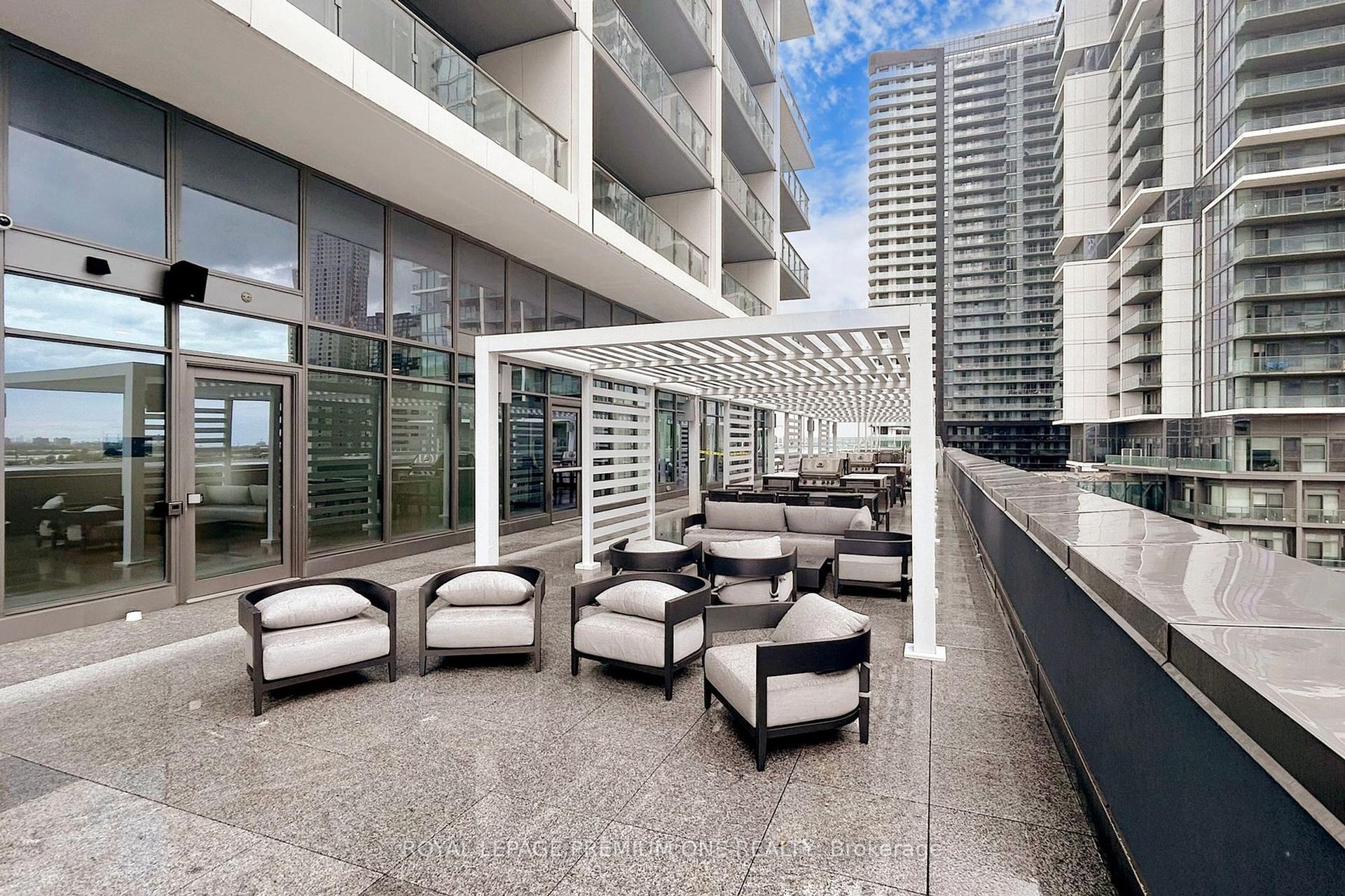 2 Bedrooms Condo at 1000 Portage,  Vaughan For sale