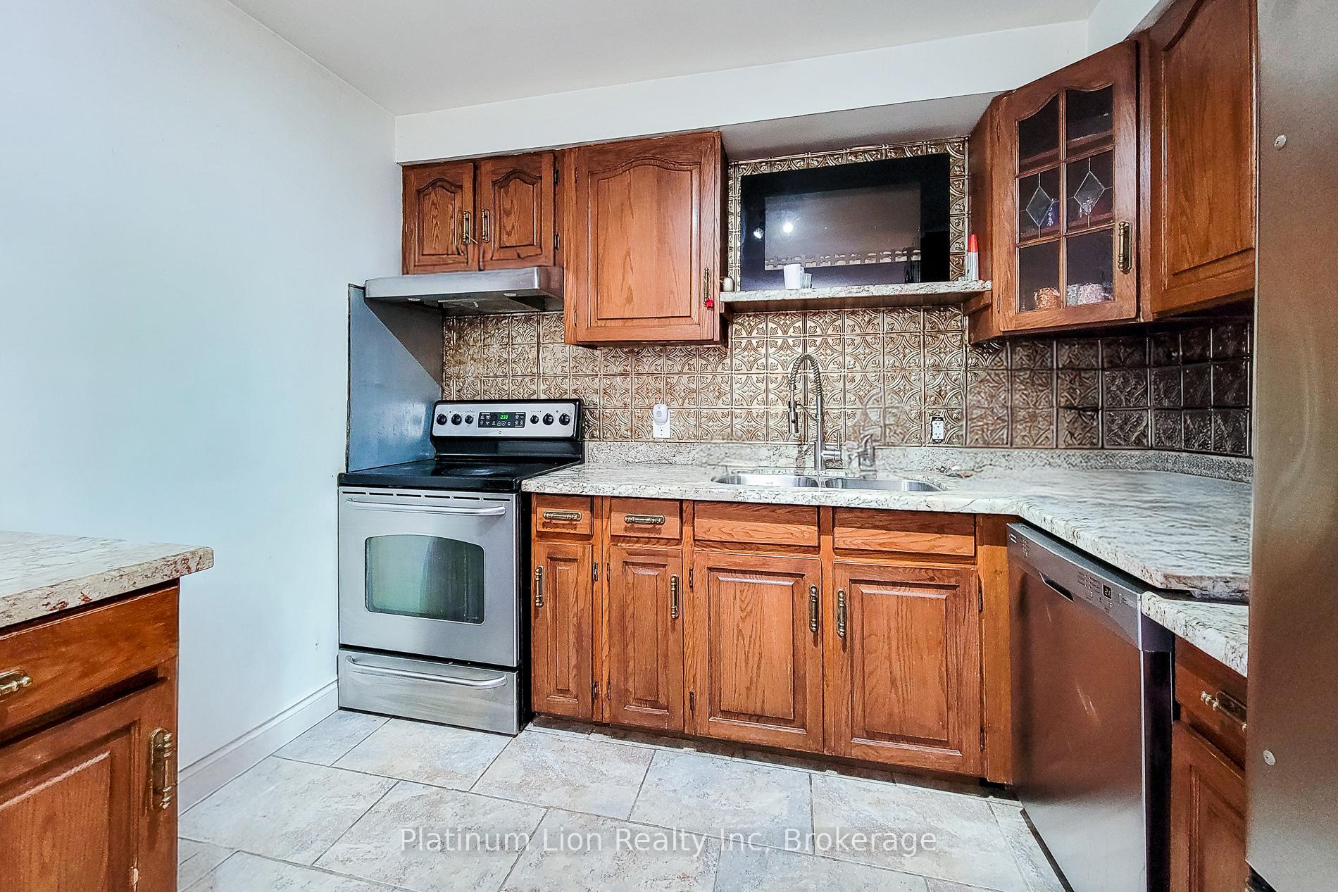 3 Bedrooms Condo at 1255 Upper Gage,  Hamilton For sale