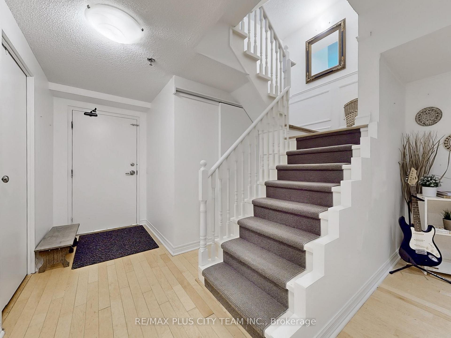 4 Bedrooms Condo at 60 Homewood, Toronto For sale