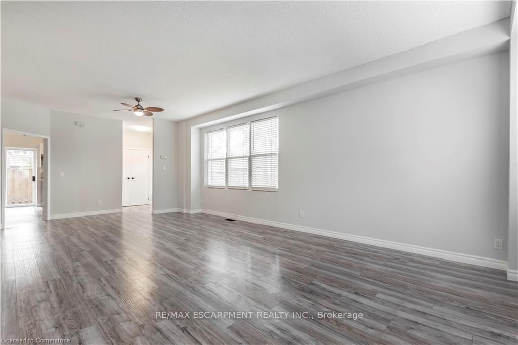 3 Bedrooms Condo at 4199 Longmoor, Burlington For sale