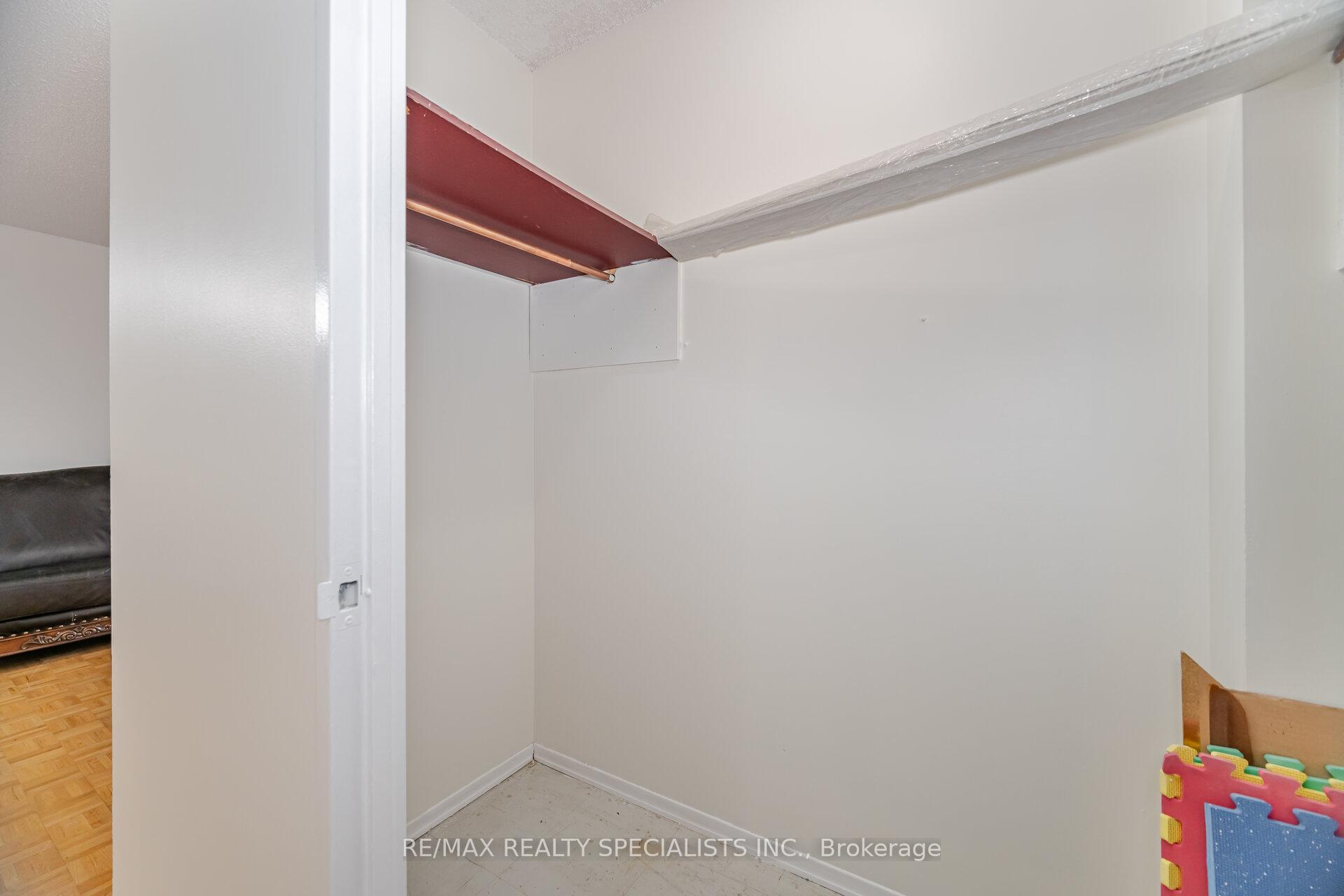 3 Bedrooms Co-op at 350 Webb, Mississauga For sale