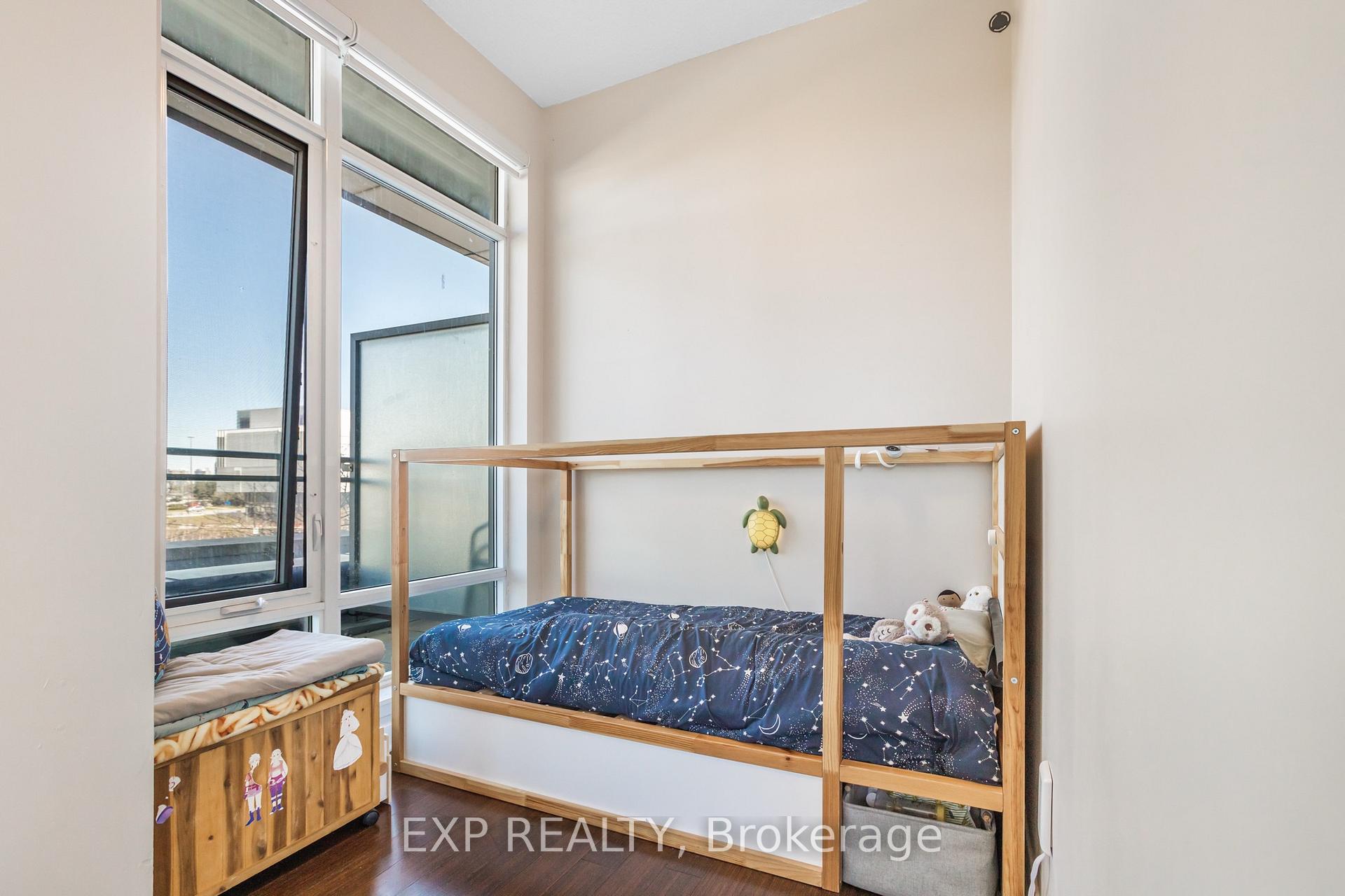2 Bedrooms Condo at 360 Square One, Mississauga For sale