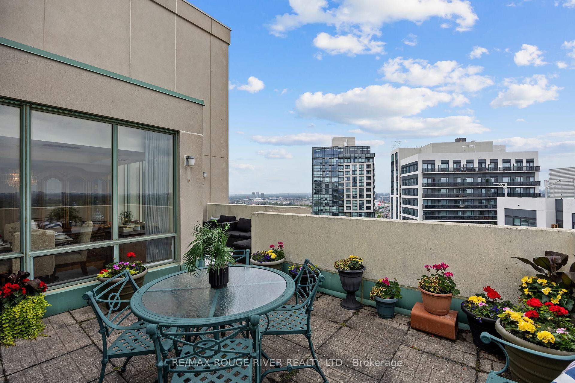 3 Bedrooms Condo at 101 Subway, Toronto For sale