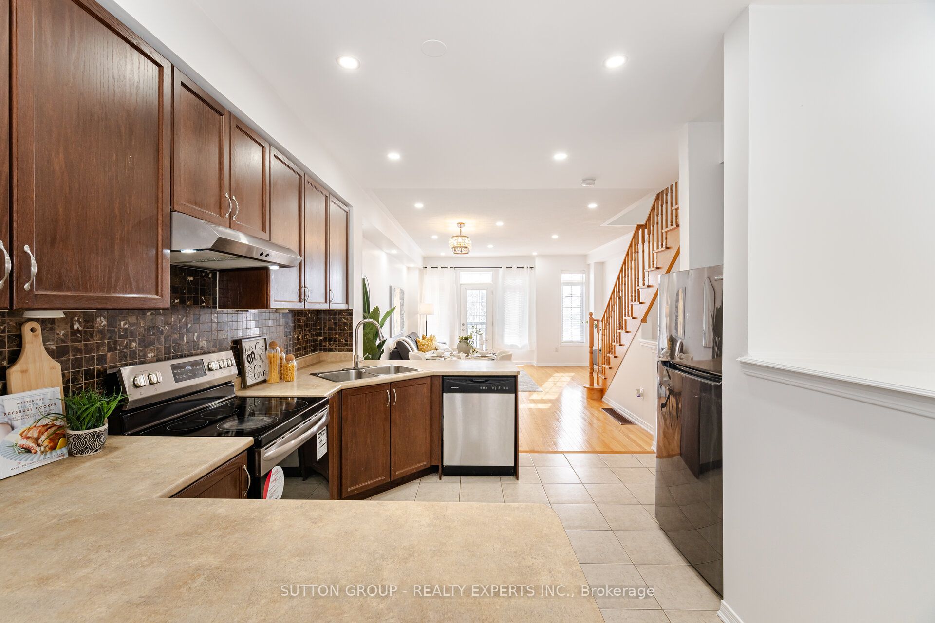 #33 - 7186 Triumph Lane, Mississauga, ON L5N 0C5