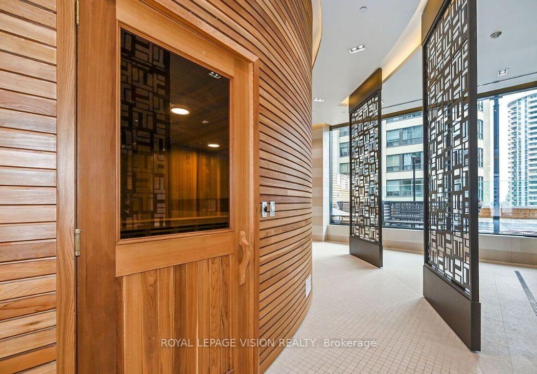 2 Bedrooms Condo at 501 Yonge, Toronto For sale