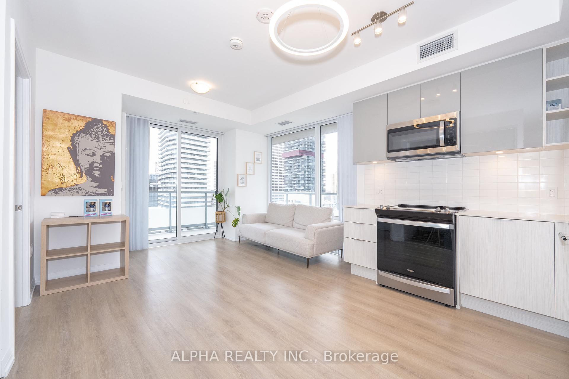 3 Bedrooms Condo at 50 Dunfield,  Toronto For sale
