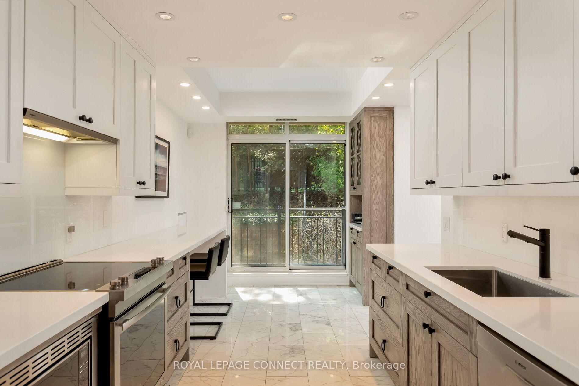 3 Bedrooms Condo at 12 Old Mill,  Toronto For sale