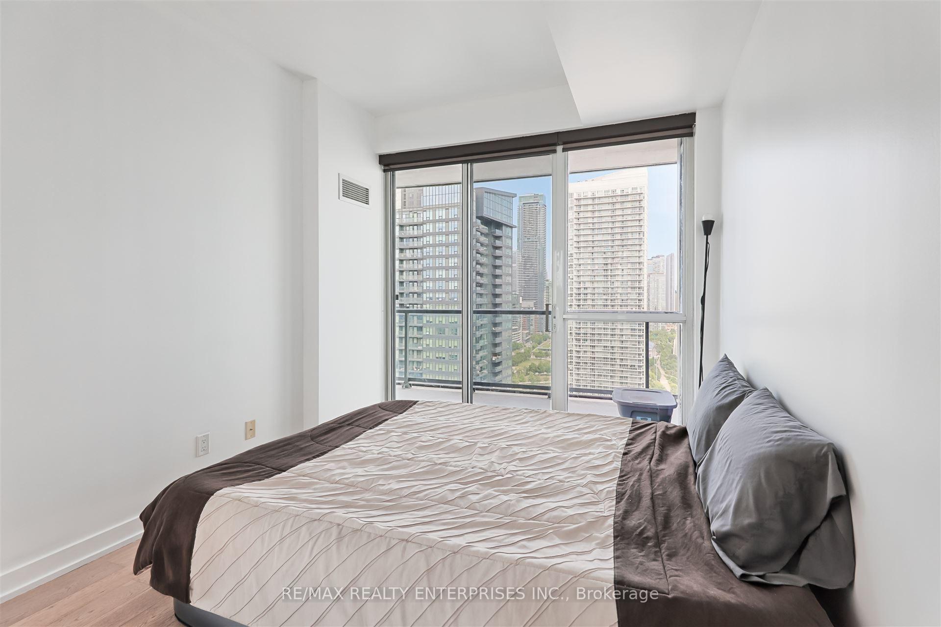 2 Bedrooms Condo at 20 Bruyeres, Toronto For sale