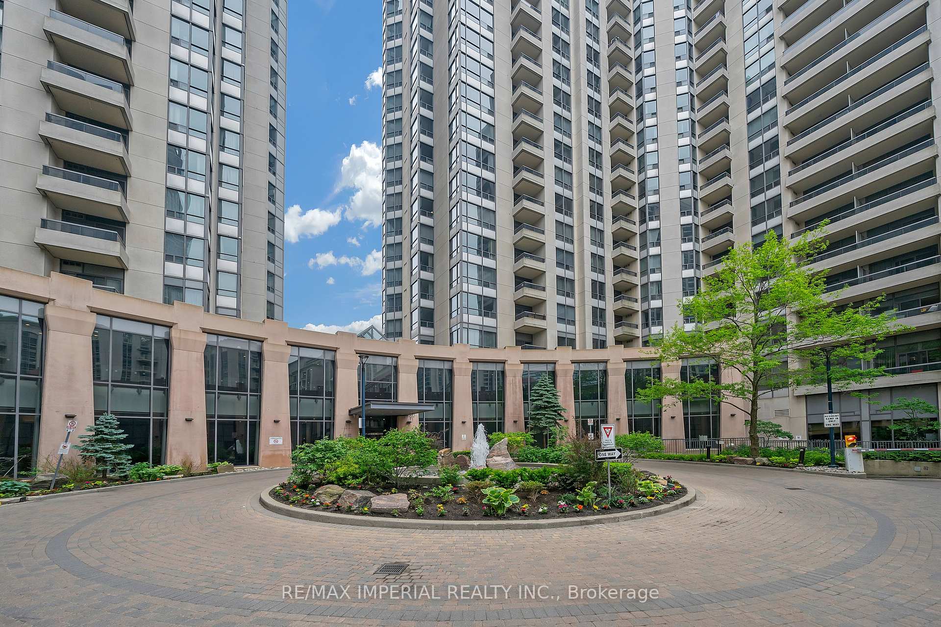 2 Bedrooms Condo at 5 northtown, Toronto For sale