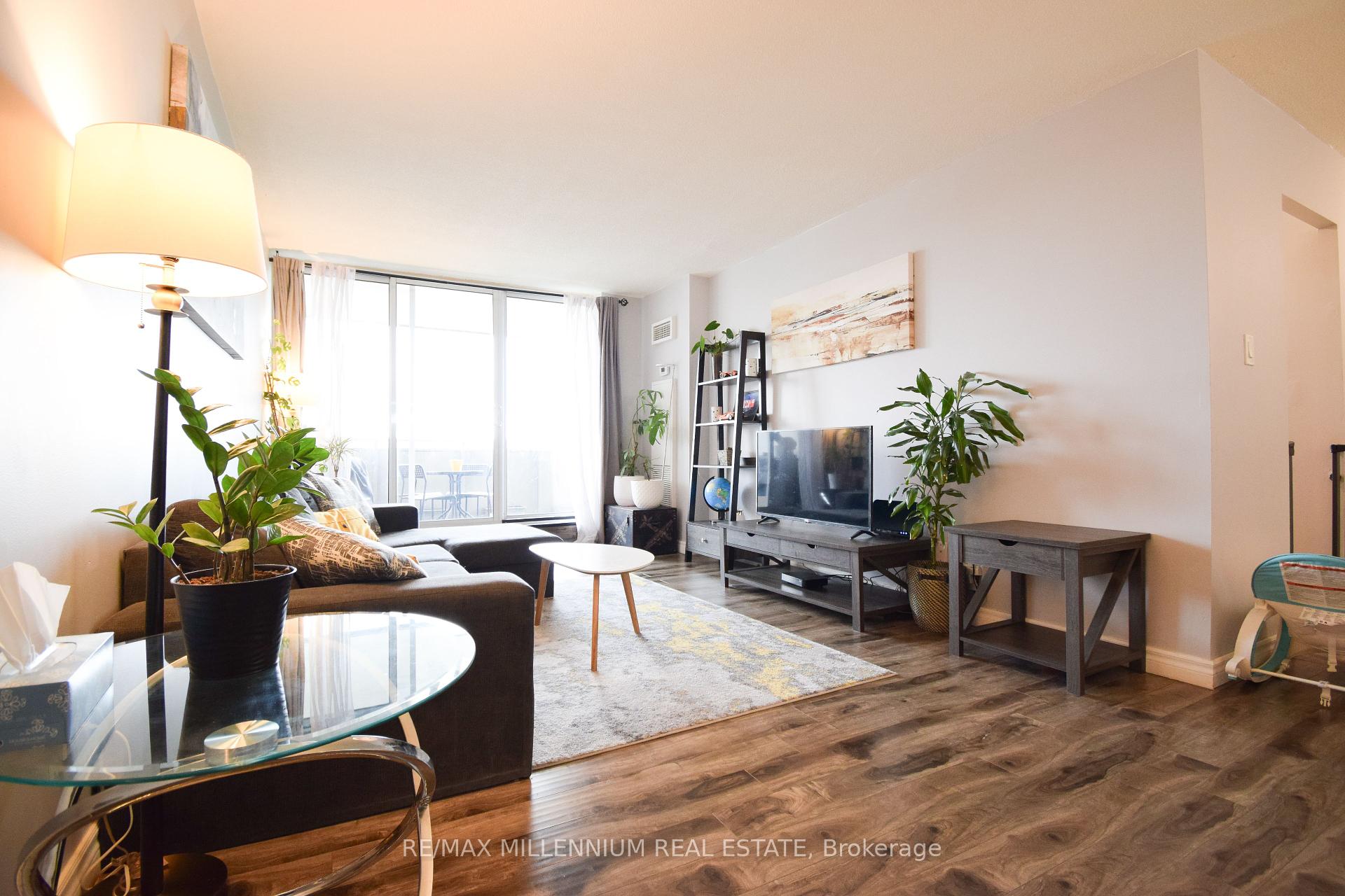 2 Bedrooms Condo at 1425 Ghent,  Burlington For sale