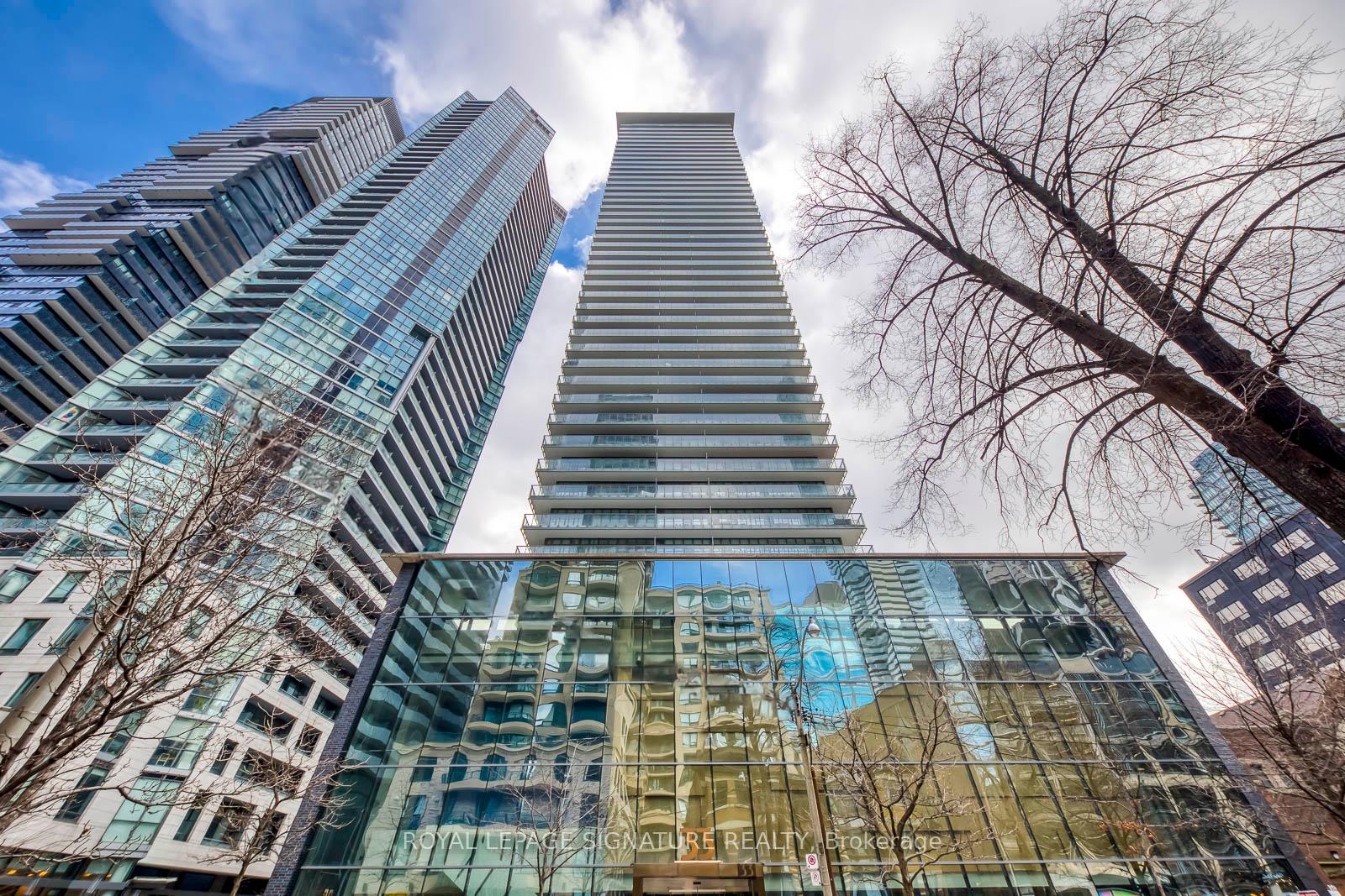 2 Bedrooms Condo at 33 Charles, Toronto For sale
