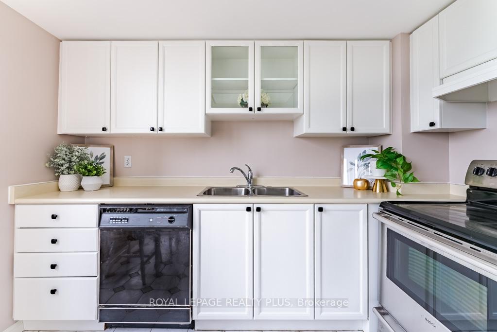 2 Bedrooms Condo at 101 Subway, Toronto For sale